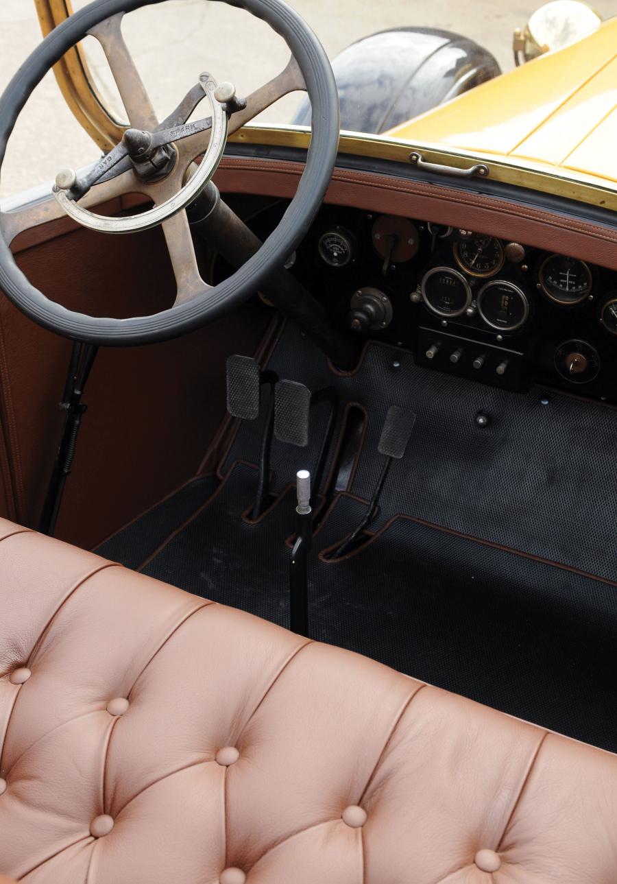 Панель приборов Locomobile Model 48 Roadster 1915 года  (фото 4 из 6)